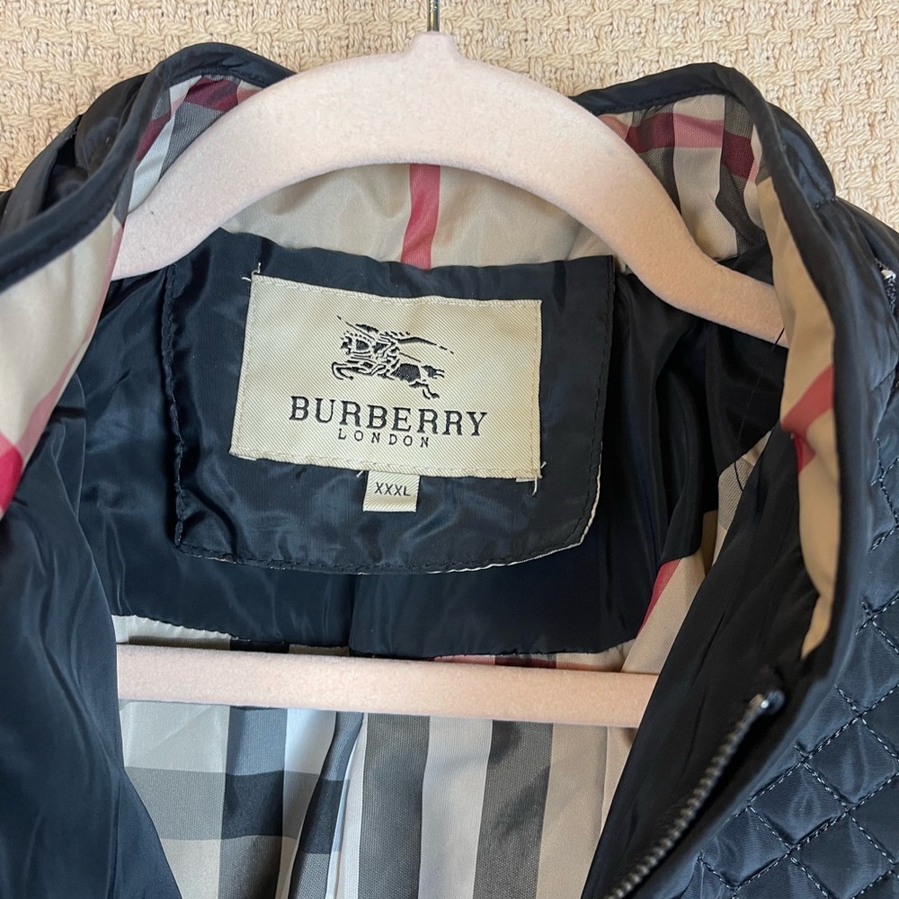 Burberry Black Quilted Coat w/o belt - Picture 4 of 16